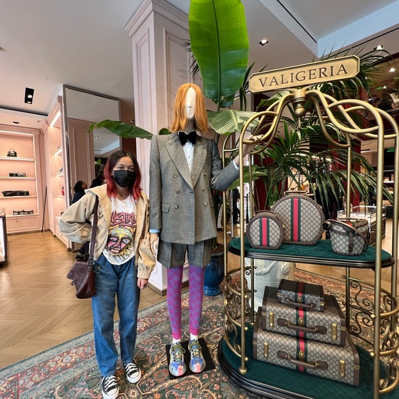 Meet your Posher, House of Valjean - Picture 1 of 8